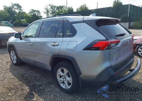 2019 Toyota Rav4 Xle z USA, uszkodzony, nr VIN JTMP1RFV0KD014785